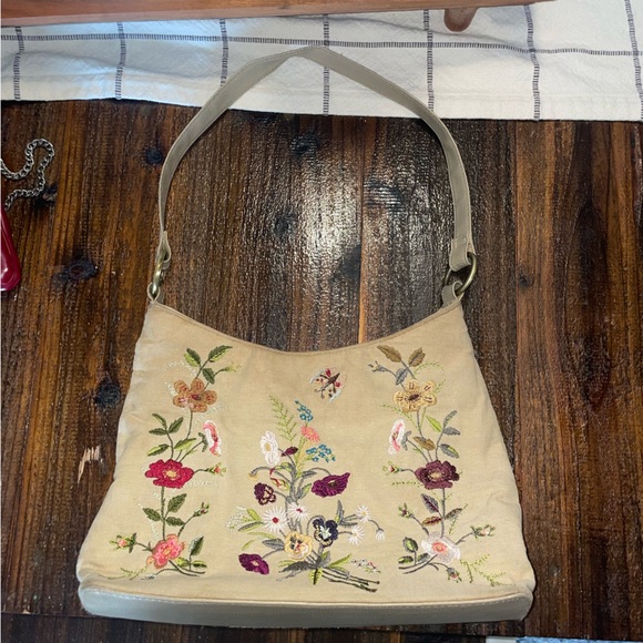 Handbags - Beautiful Vintage Floral Purse